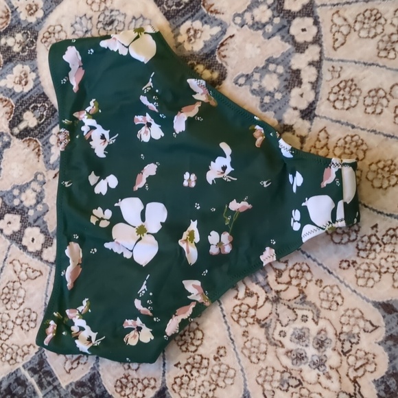 **3/$10** Cupshe Bikini Bottoms Size Medium - Picture 6 of 7